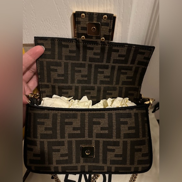 Fendi Baguette Mini! - Picture 4 of 11